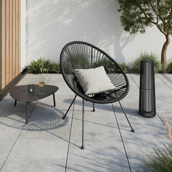 Schwarzer Balkonstuhl mit Geflecht