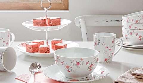 Kaffeeservice im Blumendesign bei mömax kaufen.