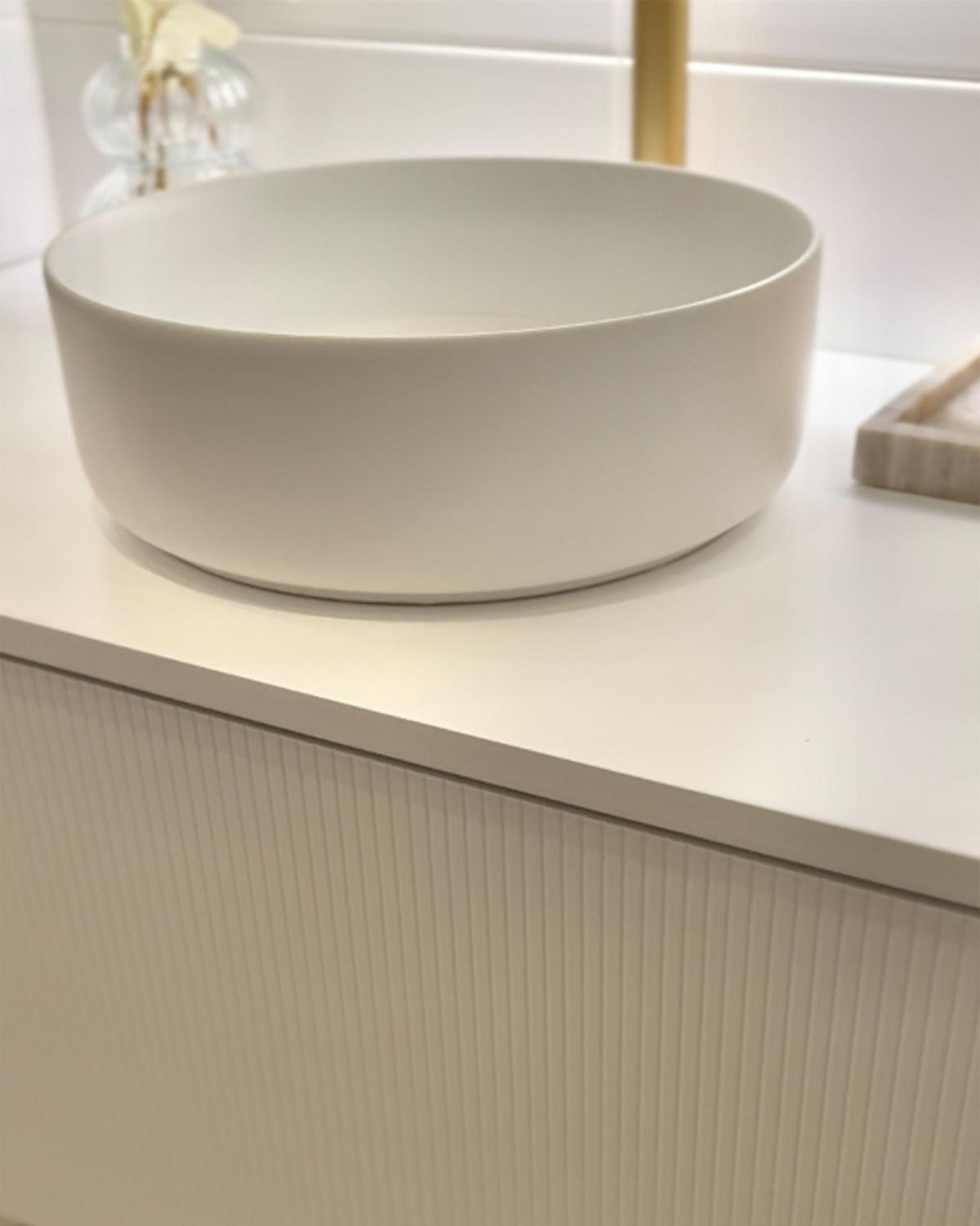AUFSATZWASCHBECKEN Cremeweiß 36 cm Keramik Calig - Creme/Weiß, Keramik (36/12/36cm) - Beliani