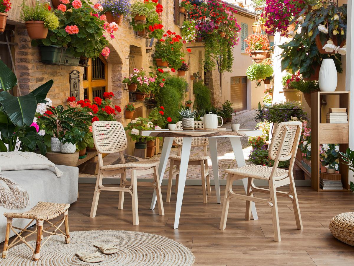 FOTOTAPETE für Wohnzimmer Italienische Steinstraße Blumen Pflanzene 350x256 - Beige/Rot, Papier (350/256cm) - Muralo