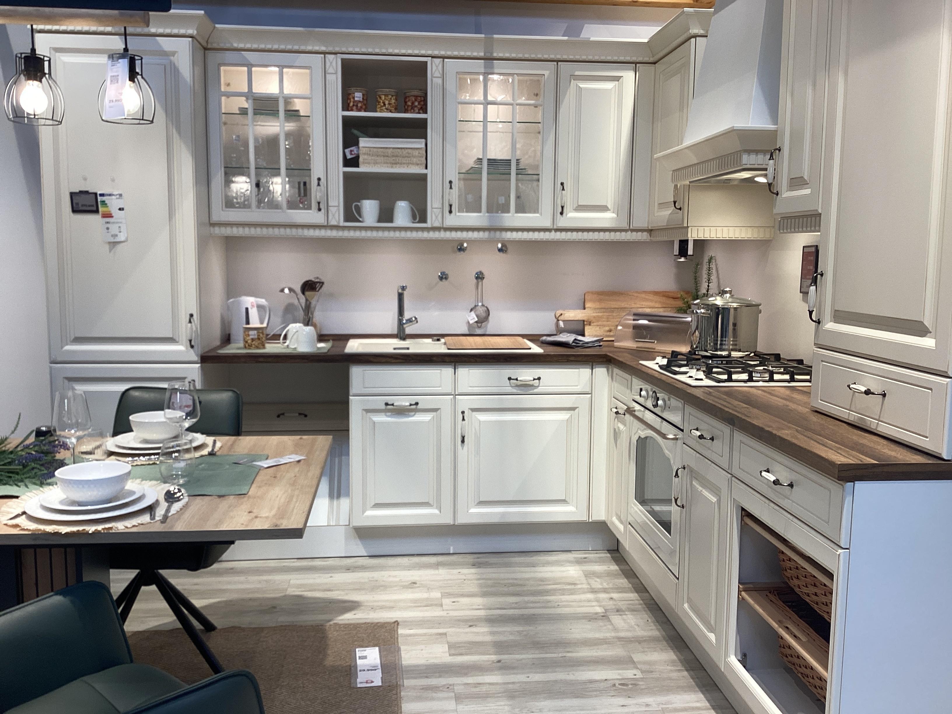 CSEPEL OUTLET CASTELLO SAROKKONYHA