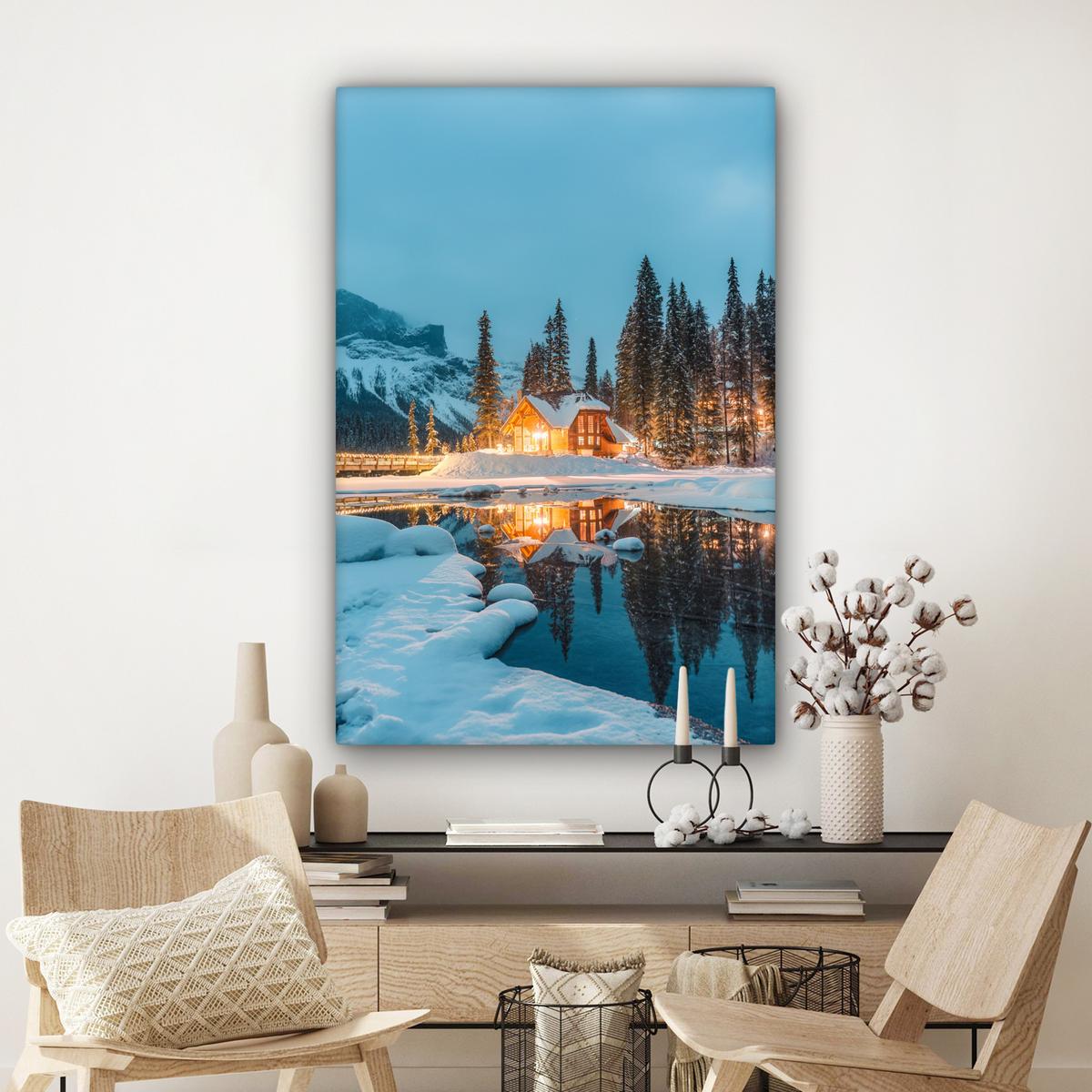 LEINWANDBILD Winterlandschaft - Natur - Haus - Berge - Schnee Deko XXL 80x120 cm - Hellblau, Textil (80/120cm) - MuchoWow