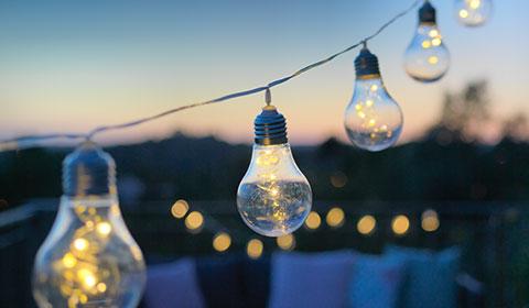 Trendige LED-Lichterkette in Glühbirnenform von mömax