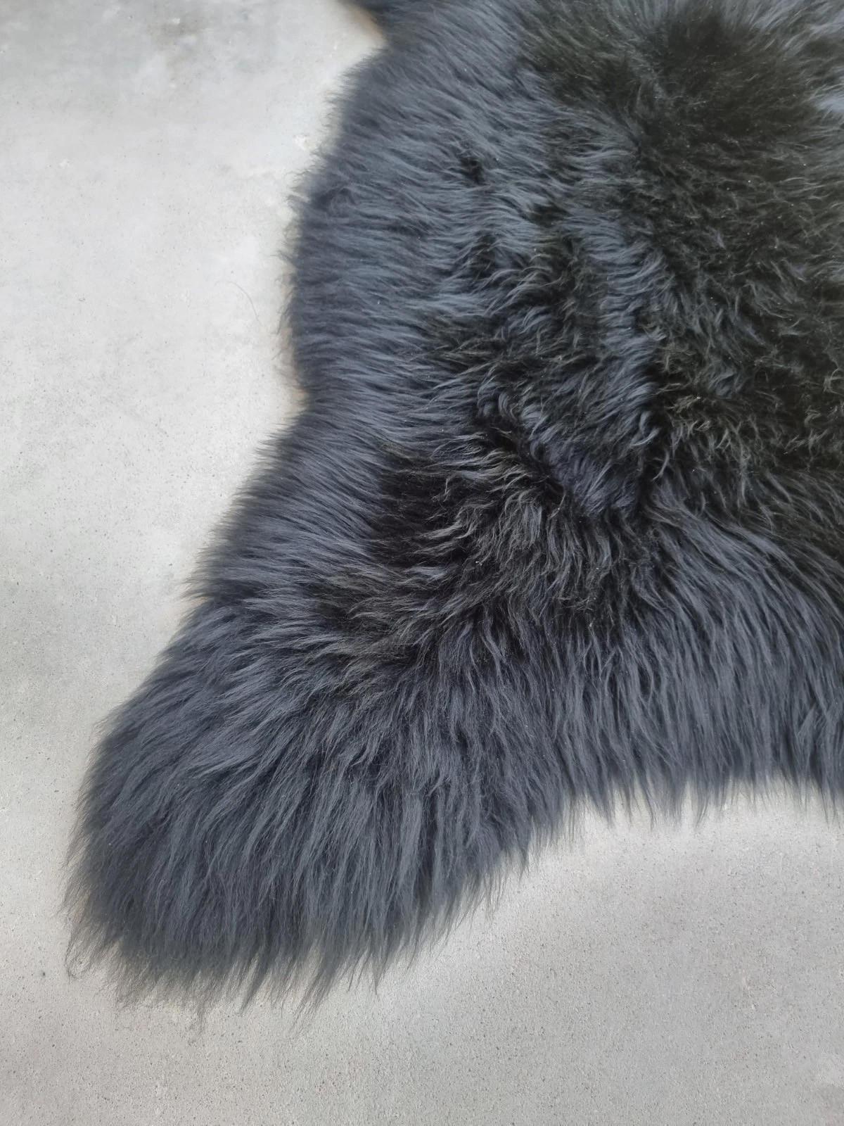 SCHAFFELL Premium Lammfell Natur ungeschoren weiche Wolle Schwarz dyed ca. 115 cm - Schwarz, Fell (65/115cm) - Provellus