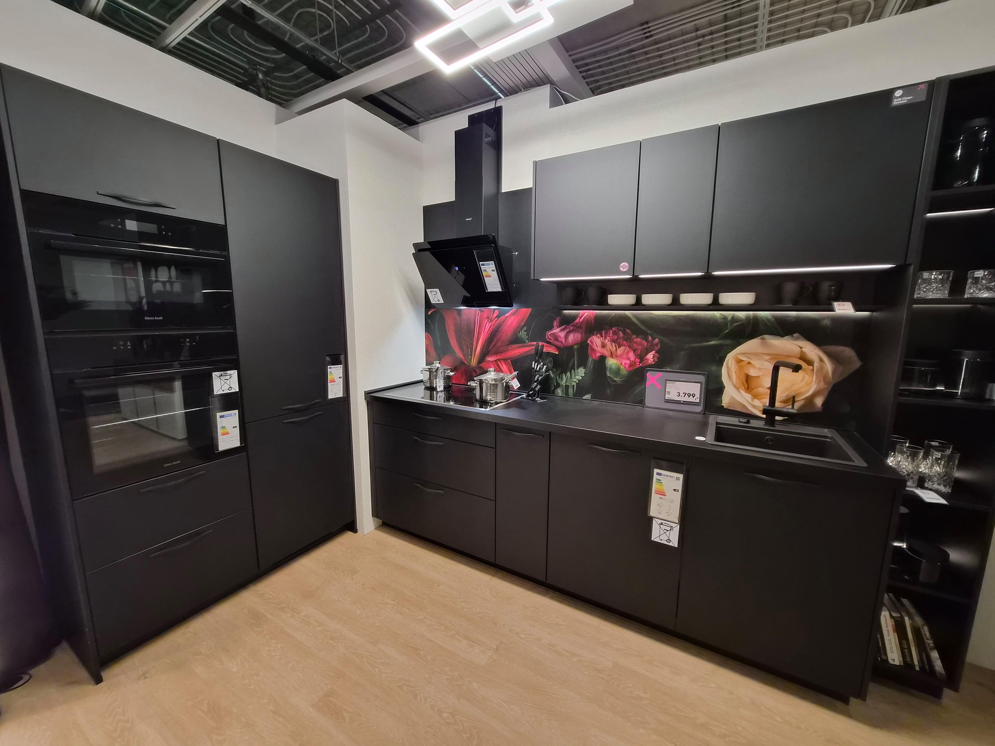 Easytouch Nobilia Küche in schwarz - Nobilia