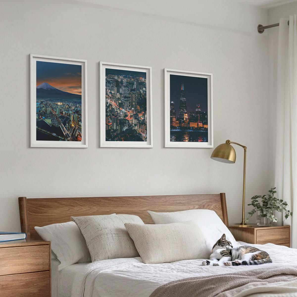 BILDER SET 3er Set - 40x60 cm Weißer Rahmen - Bergpanorama der Stadt bei Nacht - Weiß, Kunststoff (40/60cm) - TULUP