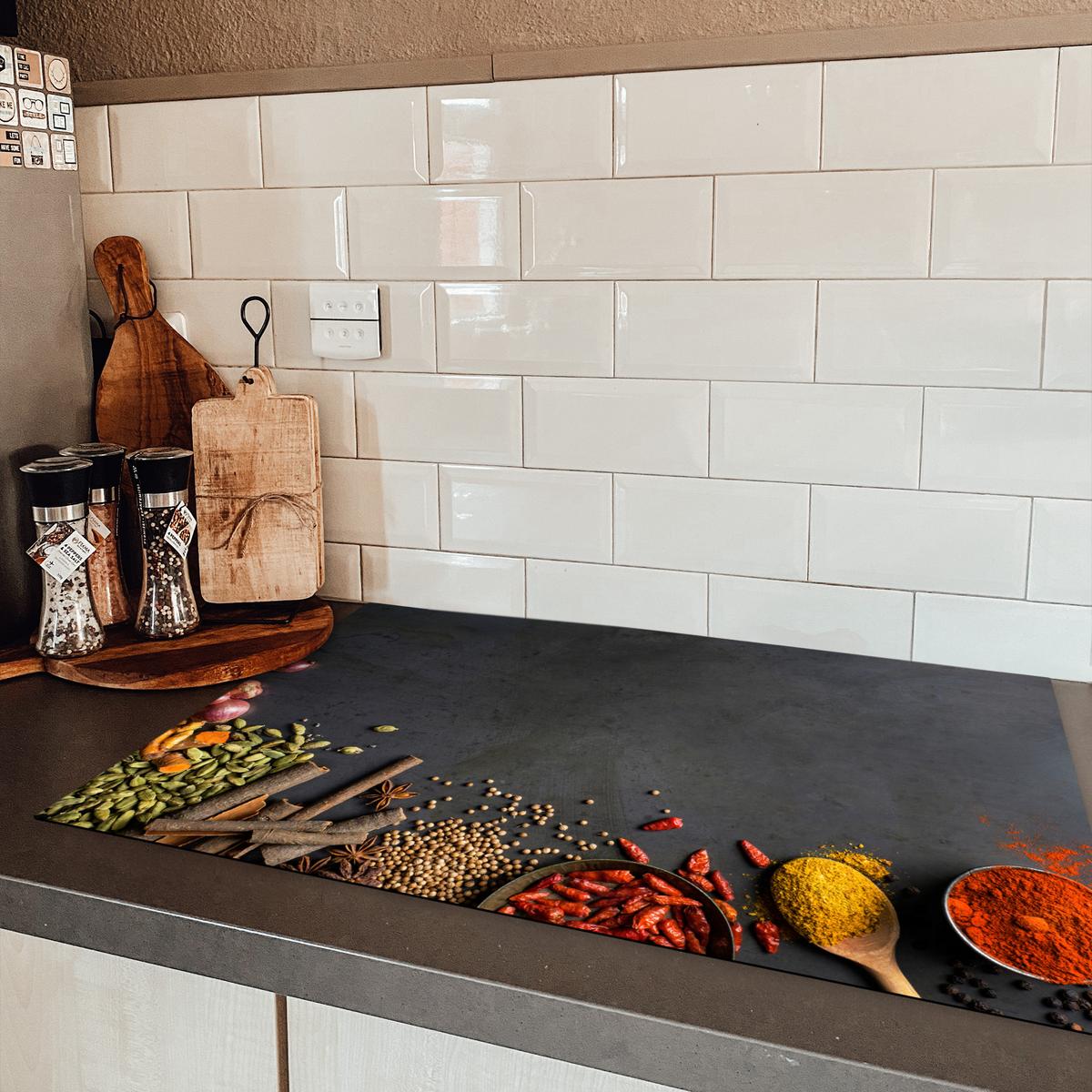 HERDABDECKPLATTE Kräuter - Lebensmittel - Gewürze - Schwarz - Paprika - Zimt Induktionsschutz 81.6x52.7 cm - Currygelb, Kunststoff (81.6/52.7/0.2cm) - MuchoWow