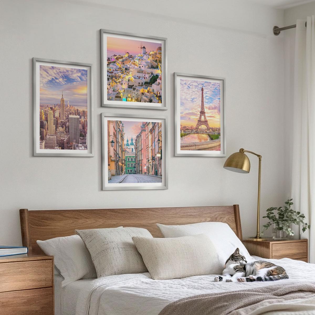 BILDER SET 4er Set - 50x50 cm & 40x60 cm Silberner Rahmen - New York Paris Oia Warschau Dämmerung - Silberfarben, Kunststoff (50/50cm) - TULUP