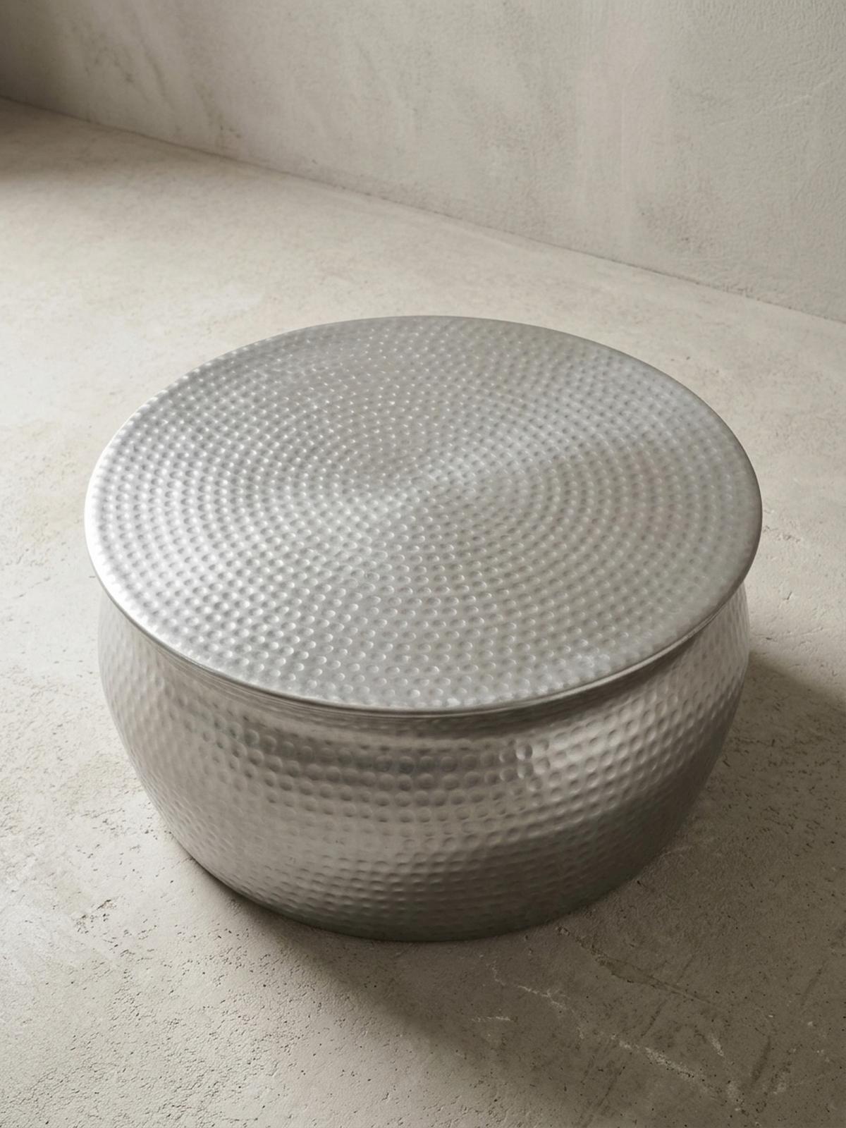 COUCHTISCH ENNS: Orientalisch, Hammerschlagstrukturen, Aluminium, Handgefertigt, Silber 60x60x30 cm - Silberfarben, Metall (60/60/30cm) - KADIMA DESIGN