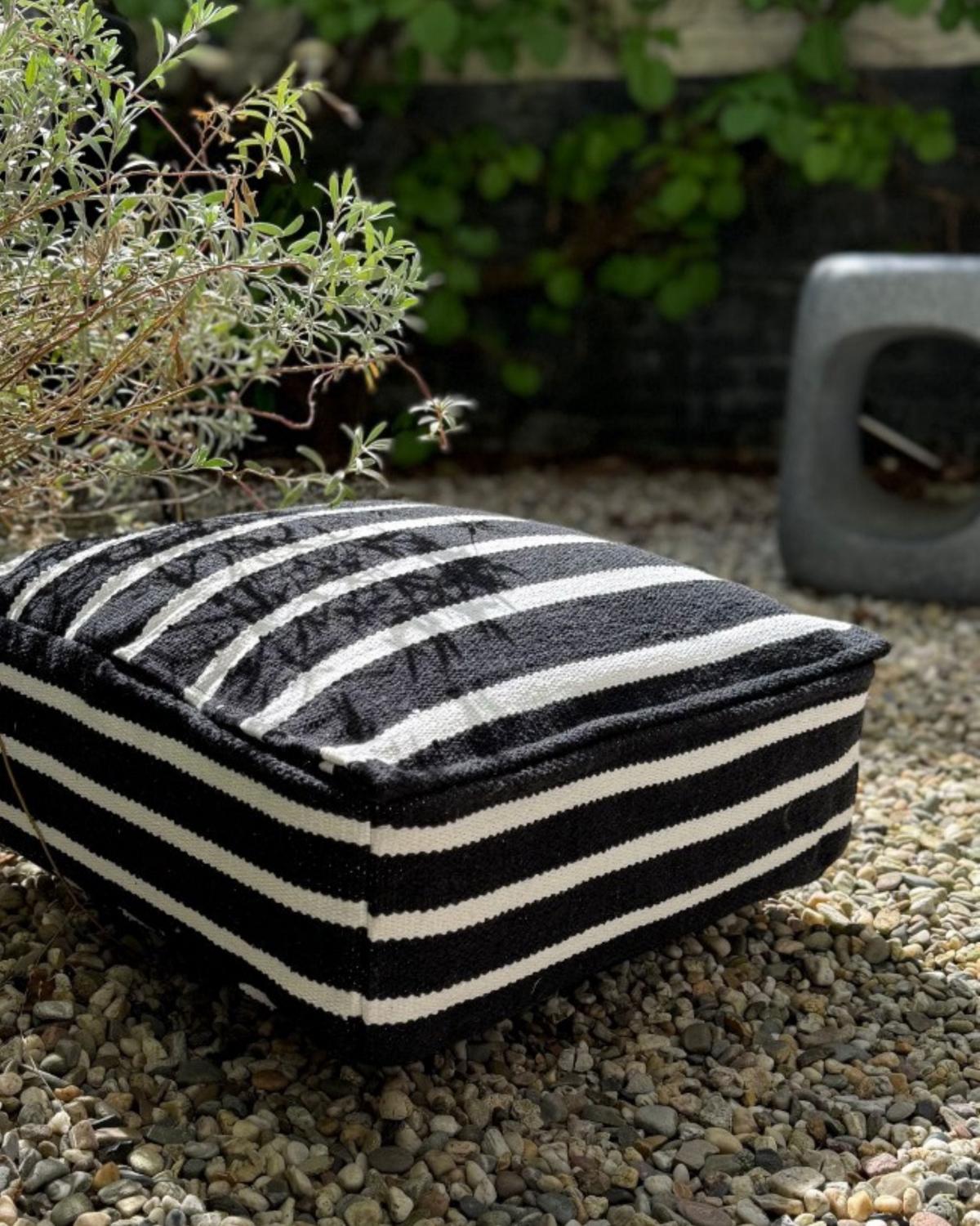 BODENKISSEN Settat 50/50/20 cm - Schwarz, Naturmaterialen/Textil (50/20/50cm) - Beliani