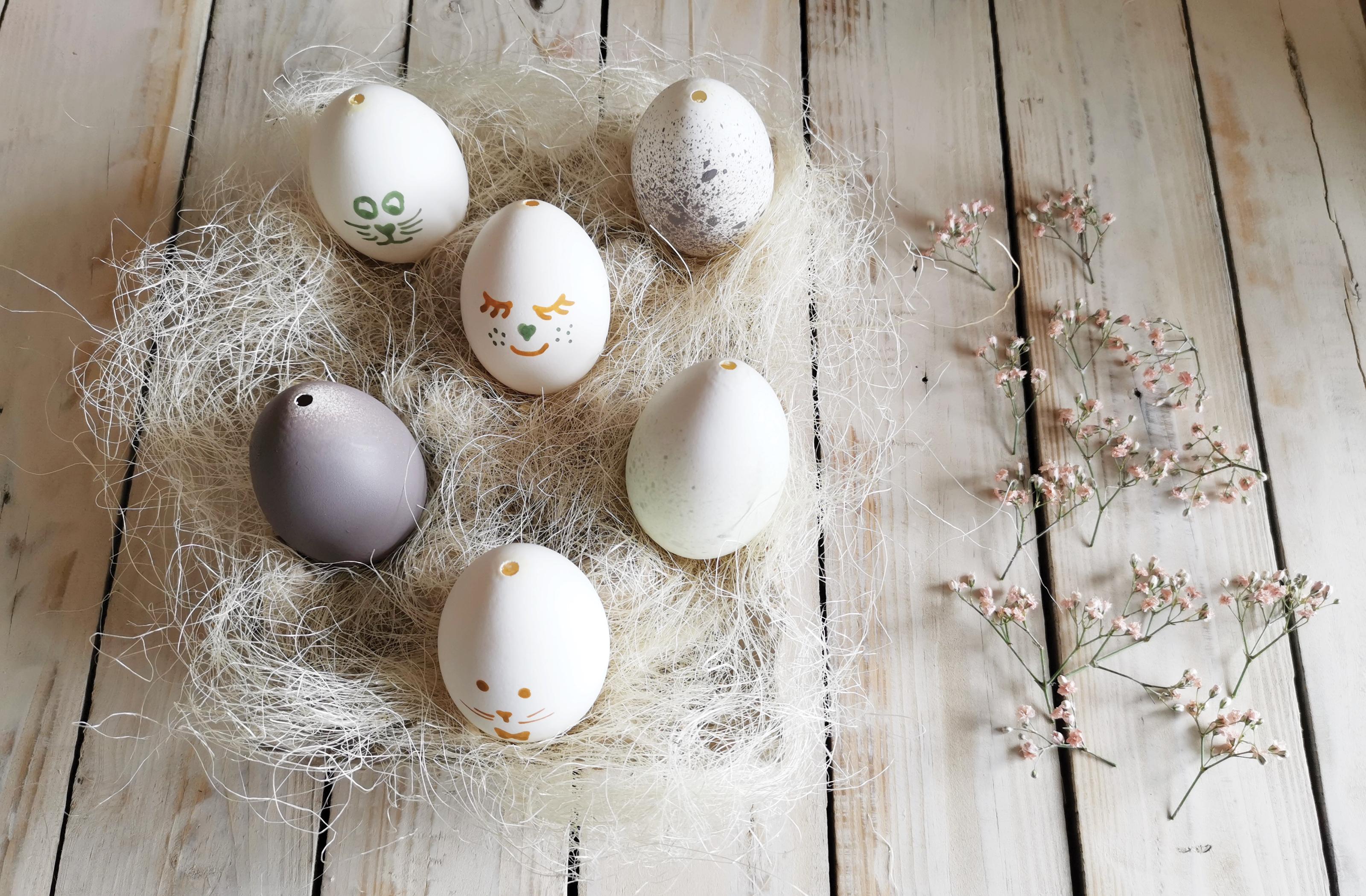 Umieszczamy jajka na trawce