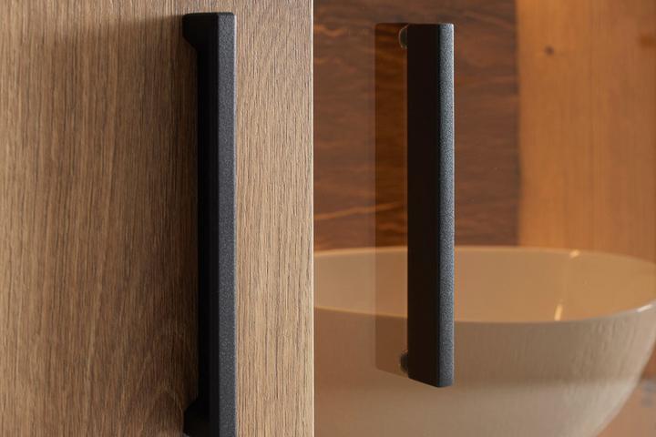 Vitrine Eichefarbe Glas ESG Parsolglas 10 davon 7 verstellbare Einlegeböden 2 Drehtüren Türdämpfung