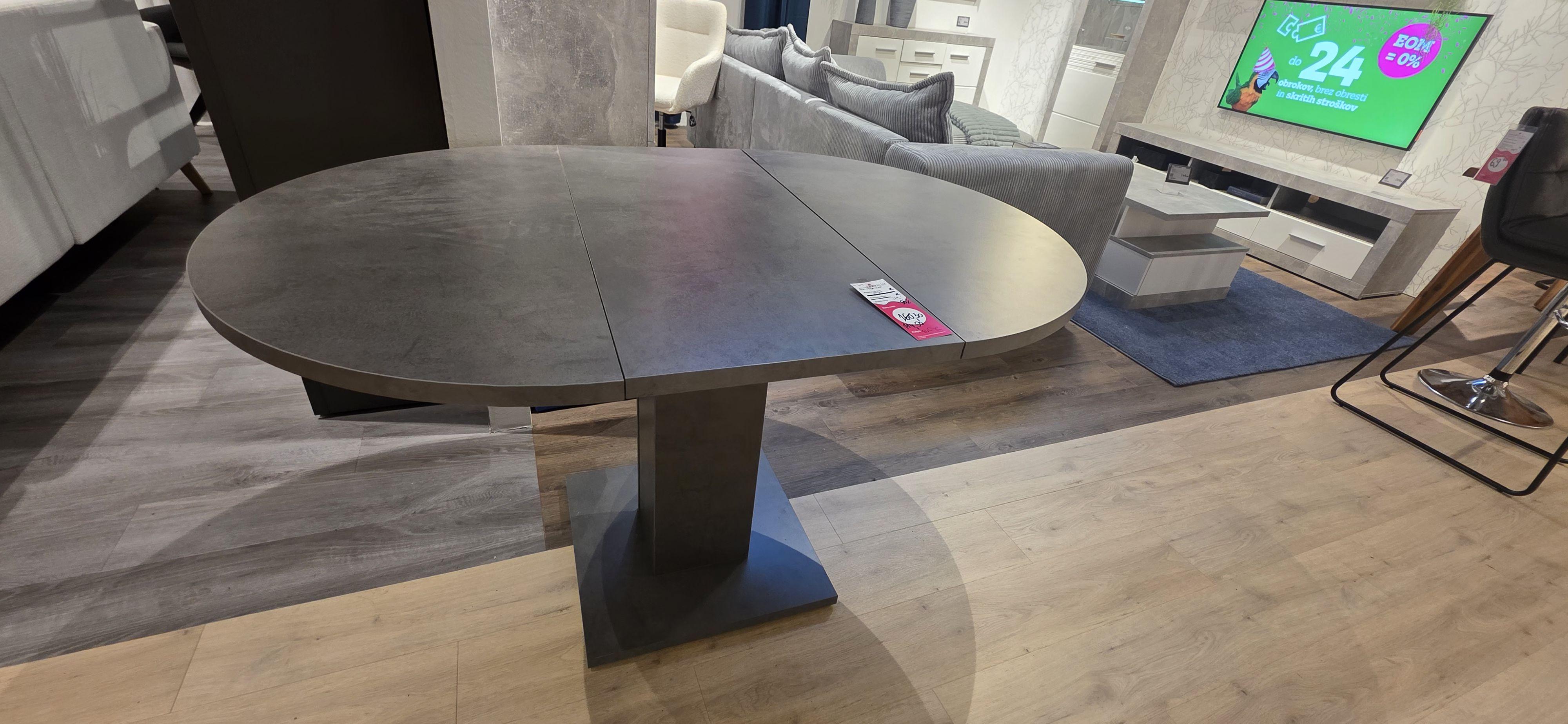 RAZTEGLJIVA MIZA TAP