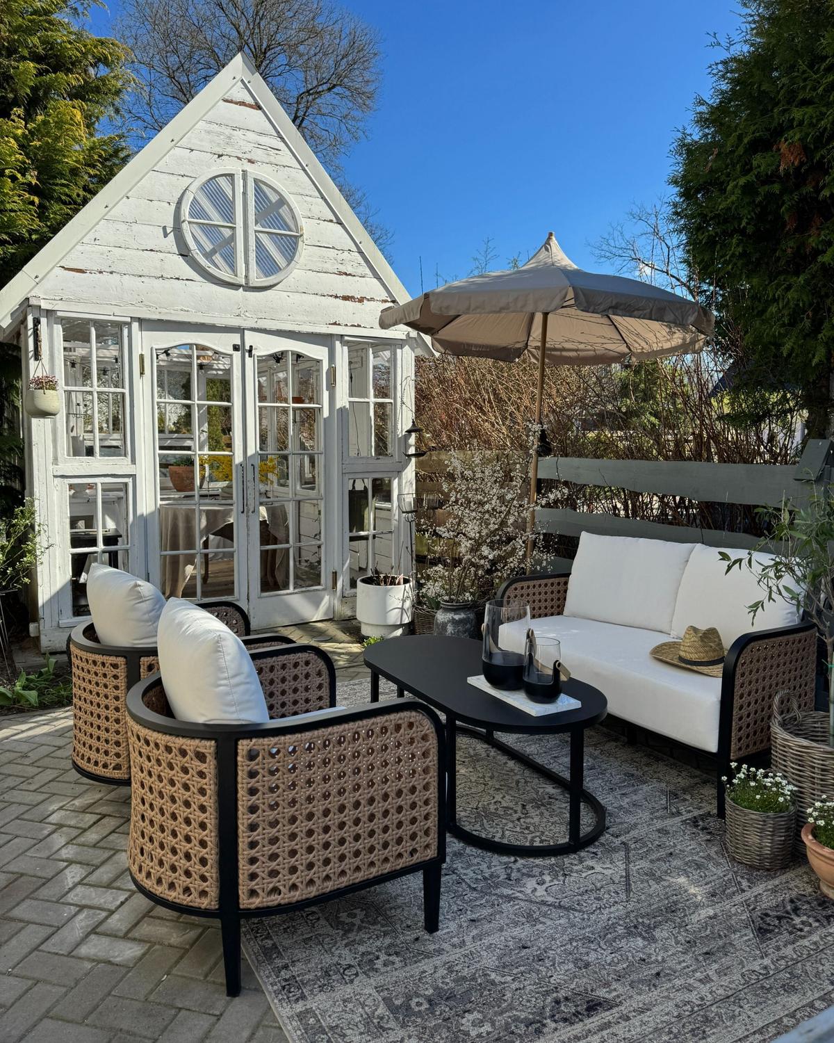 LOUNGE SET 4-Sitzer Aluminium schwarz Auflagen weiß Montefalco - Creme, Metall - Beliani