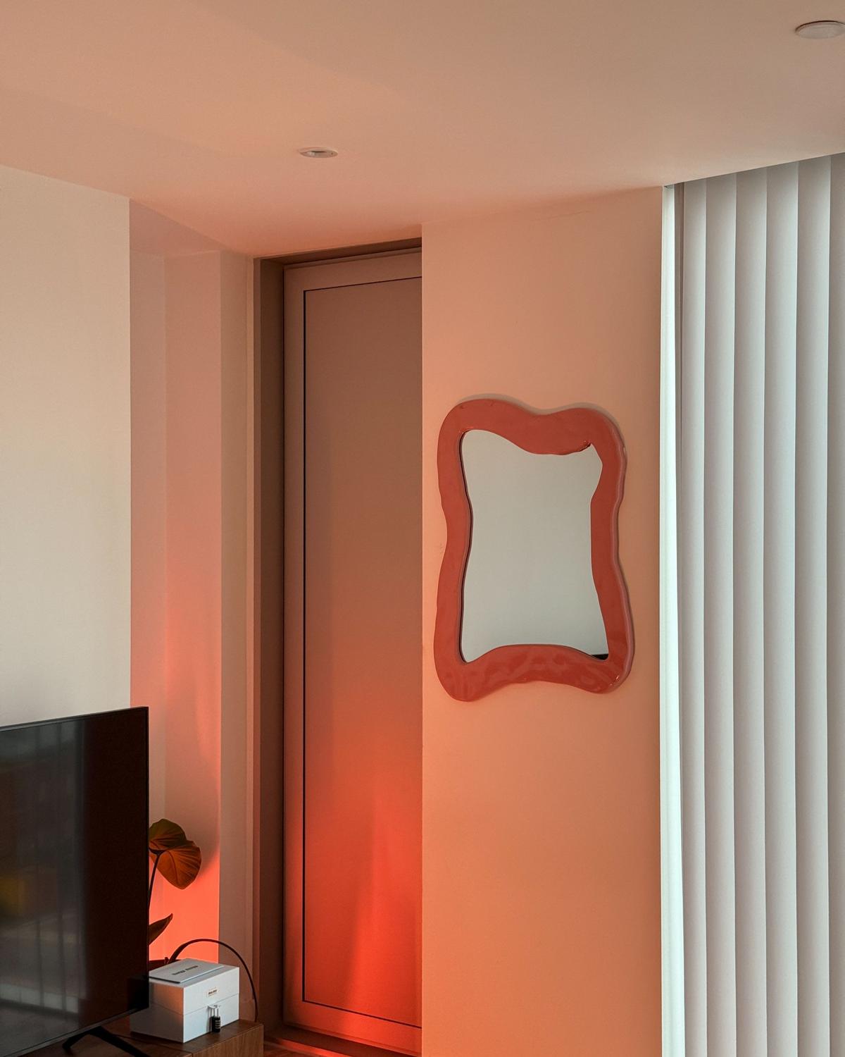 WANDSPIEGEL 60/80 cm Rosa Pencran - Pink, Holzwerkstoff (60/80/3cm) - Beliani