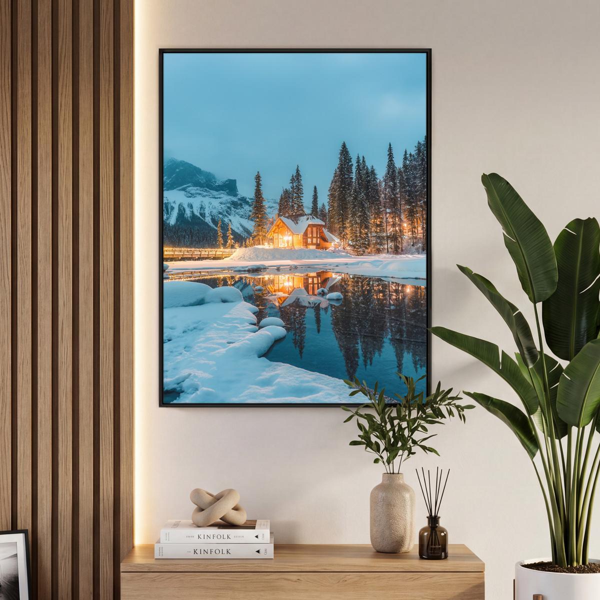 LEINWAND Bilder mit Rahmen - Winterlandschaft - Natur - Haus - Berge - Schnee - 70x100 - Hellblau, Textil (70/100cm) - MuchoWow