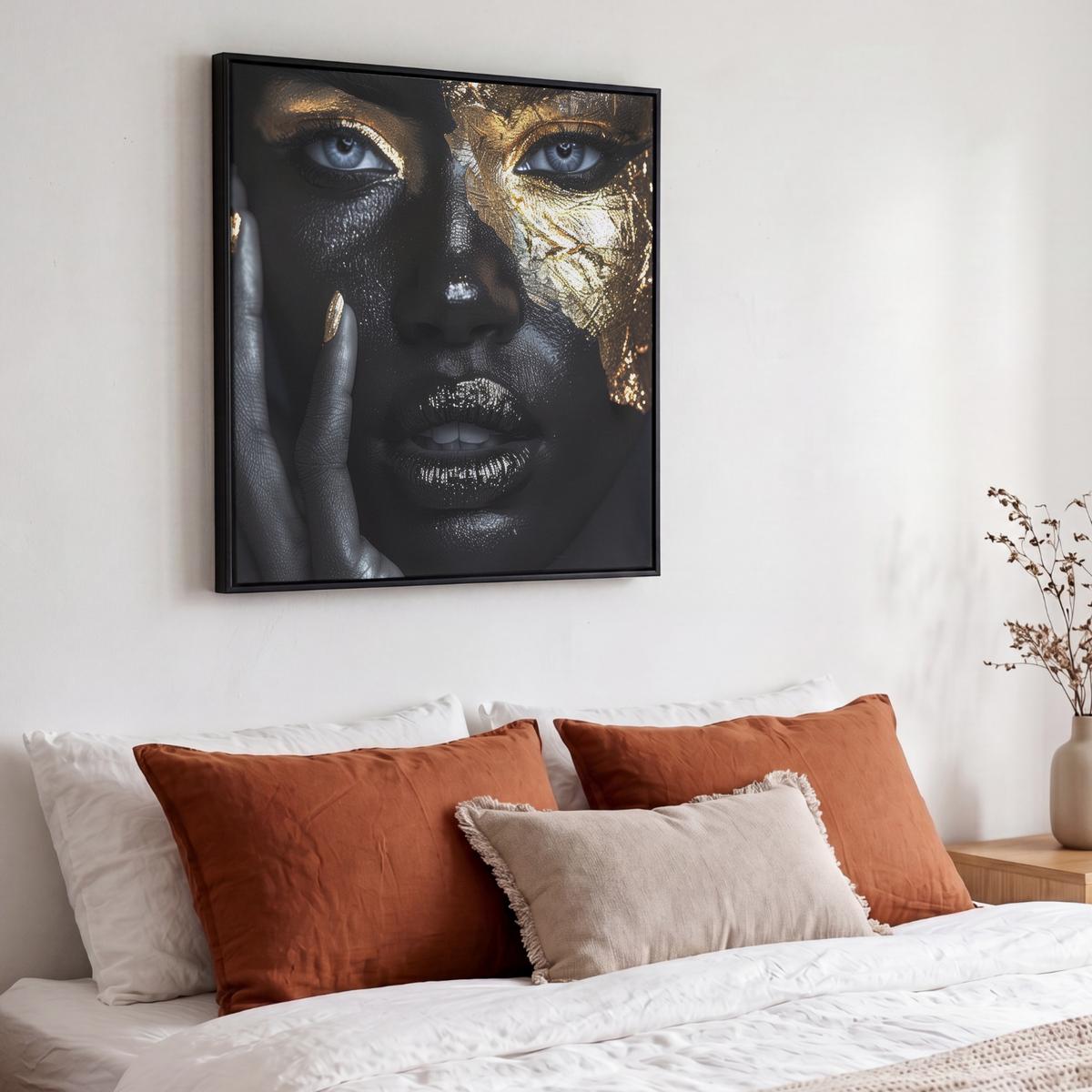 LEINWAND Bilder mit Rahmen - Frau - Gold - Porträt - Schwarz-Weiß - Luxus - 50x50 - Hellblau, Textil (50/50cm) - MuchoWow