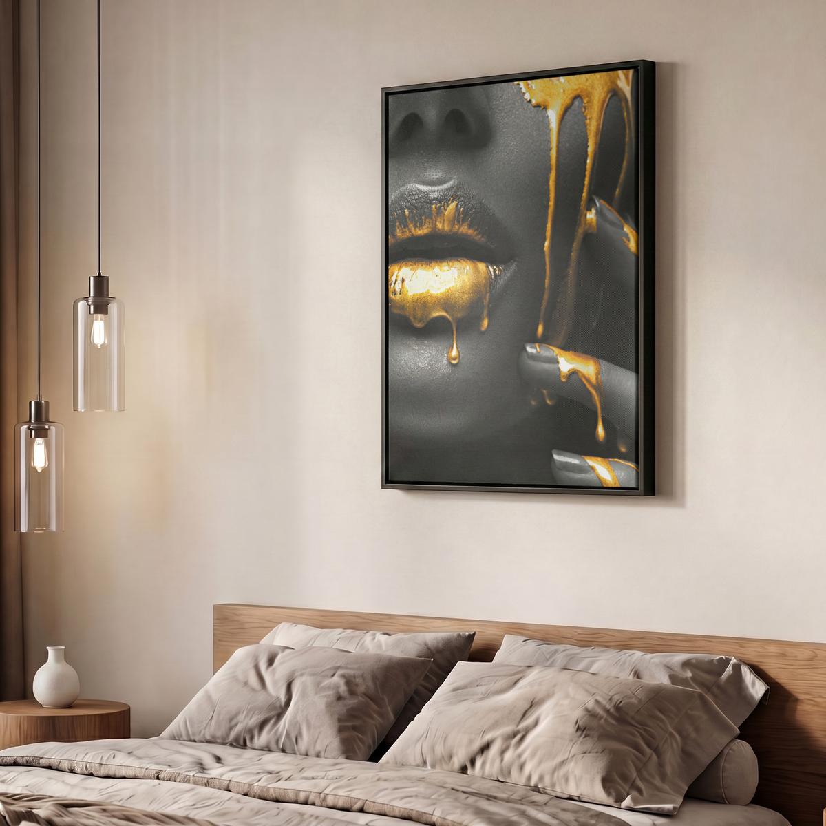 LEINWAND Bilder mit Rahmen - Frau - Schwarz - Gold - Gesicht - Lippen - 60x80 - Goldfarben, Textil (60/80cm) - MuchoWow