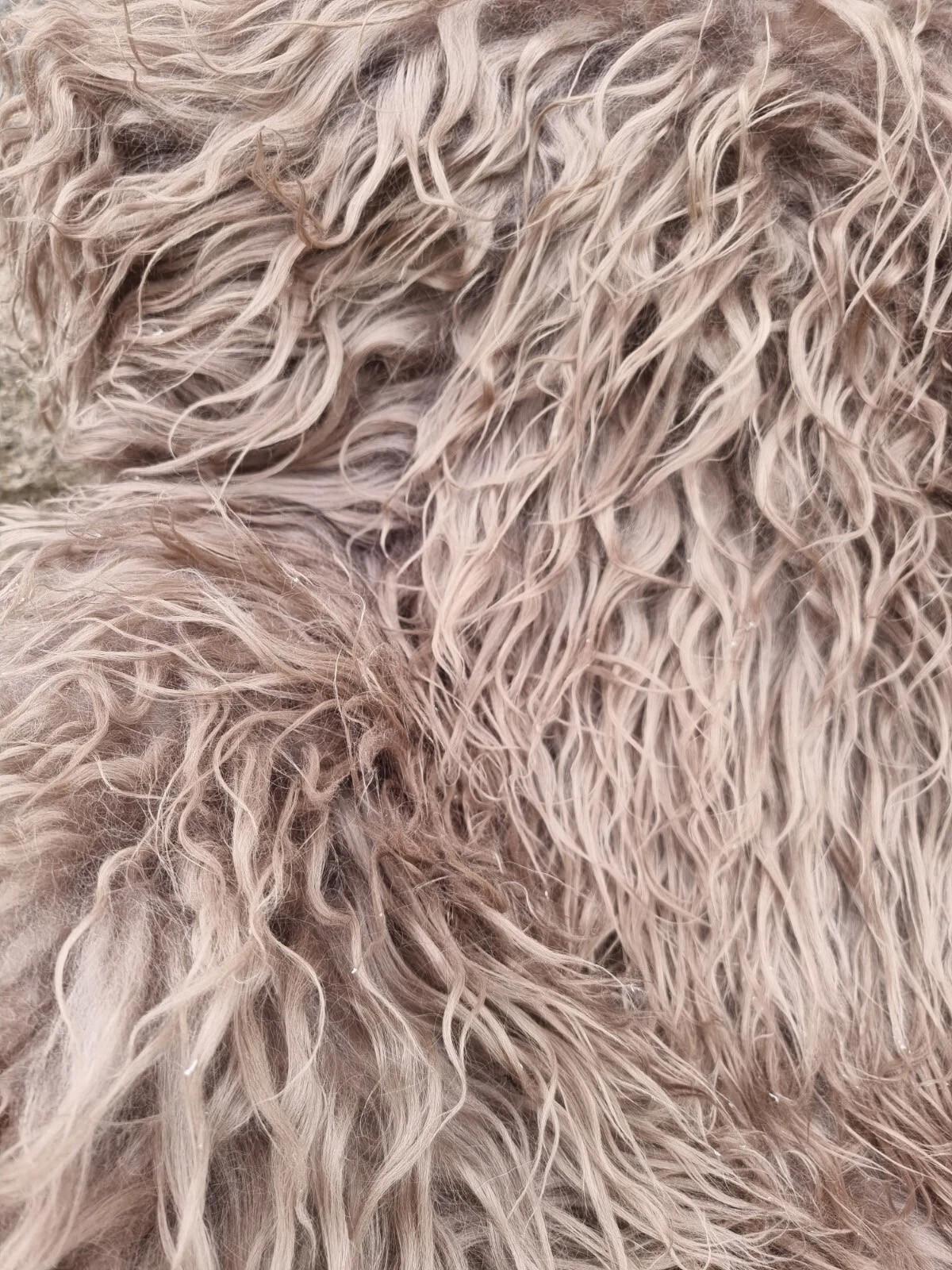 LAMMFELL Island Langhaar natur lockig weich Premium Hell Taupe ca. 105 cm - Taupe, Fell (55/105cm) - Provellus