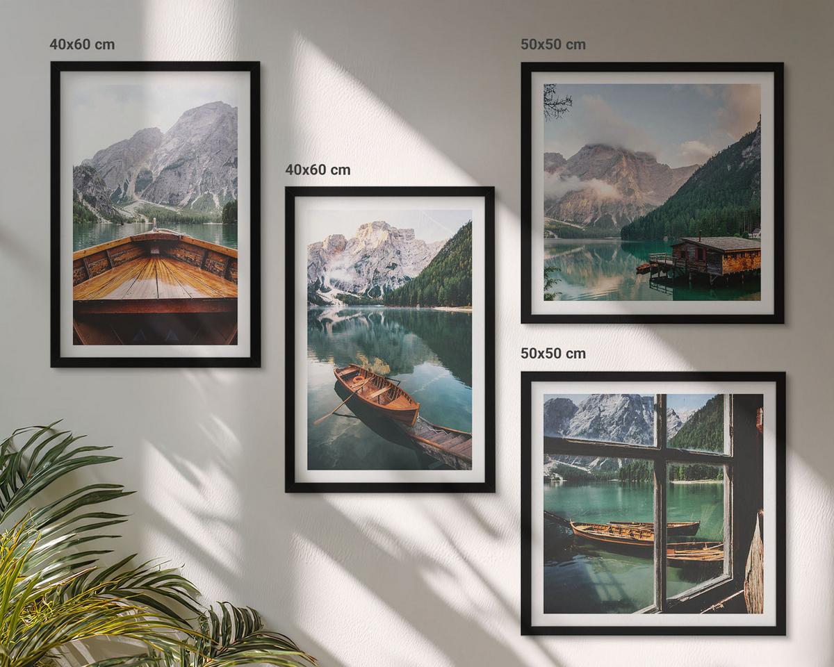 BILDER SET 4er Set - 50x50 cm & 40x60 cm Schwarzer Rahmen - See, Berge, Boote, Hütte, Fenster - Schwarz, Kunststoff (50/50cm) - TULUP