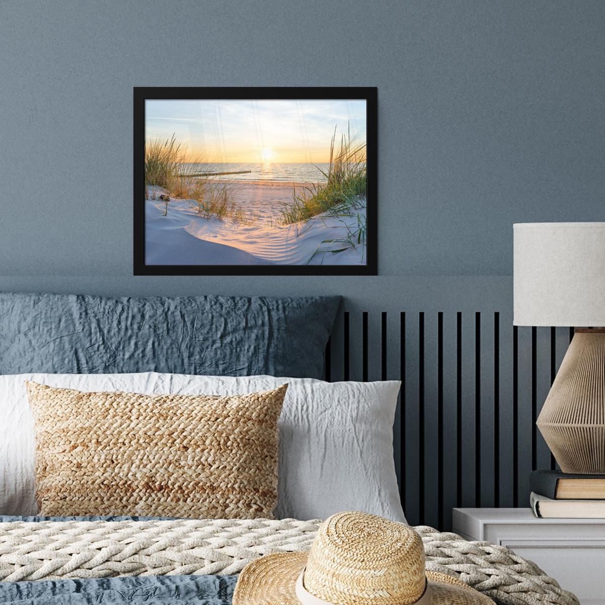 POSTER MIT RAHMENGERAHMTES BILD Strand - Sonne - Düne - Gras - Sand - Horizont 40x30 cm - Hellblau, Papier (40/30cm) - MuchoWow