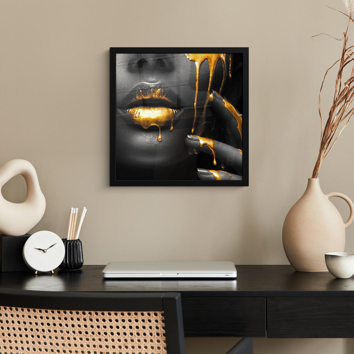 POSTER MIT RAHMENGERAHMTES BILD Frau - Schwarz - Gold - Gesicht - Lippen 40x40 cm - Goldfarben, Papier (40/40cm) - MuchoWow