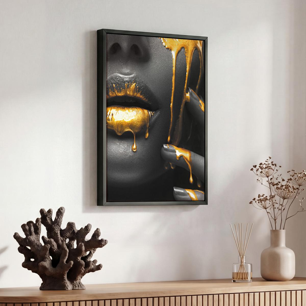 LEINWAND Bilder mit Rahmen - Frau - Schwarz - Gold - Gesicht - Lippen - 30x40 - Goldfarben, Textil (30/40cm) - MuchoWow