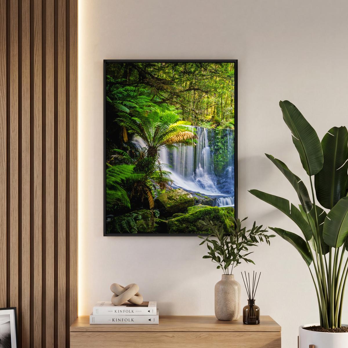 LEINWAND Bilder mit Rahmen - Dschungel - Wasserfall - Australien - Pflanzen - Natur - 50x70 - Dunkelgrün, Textil (50/70cm) - MuchoWow