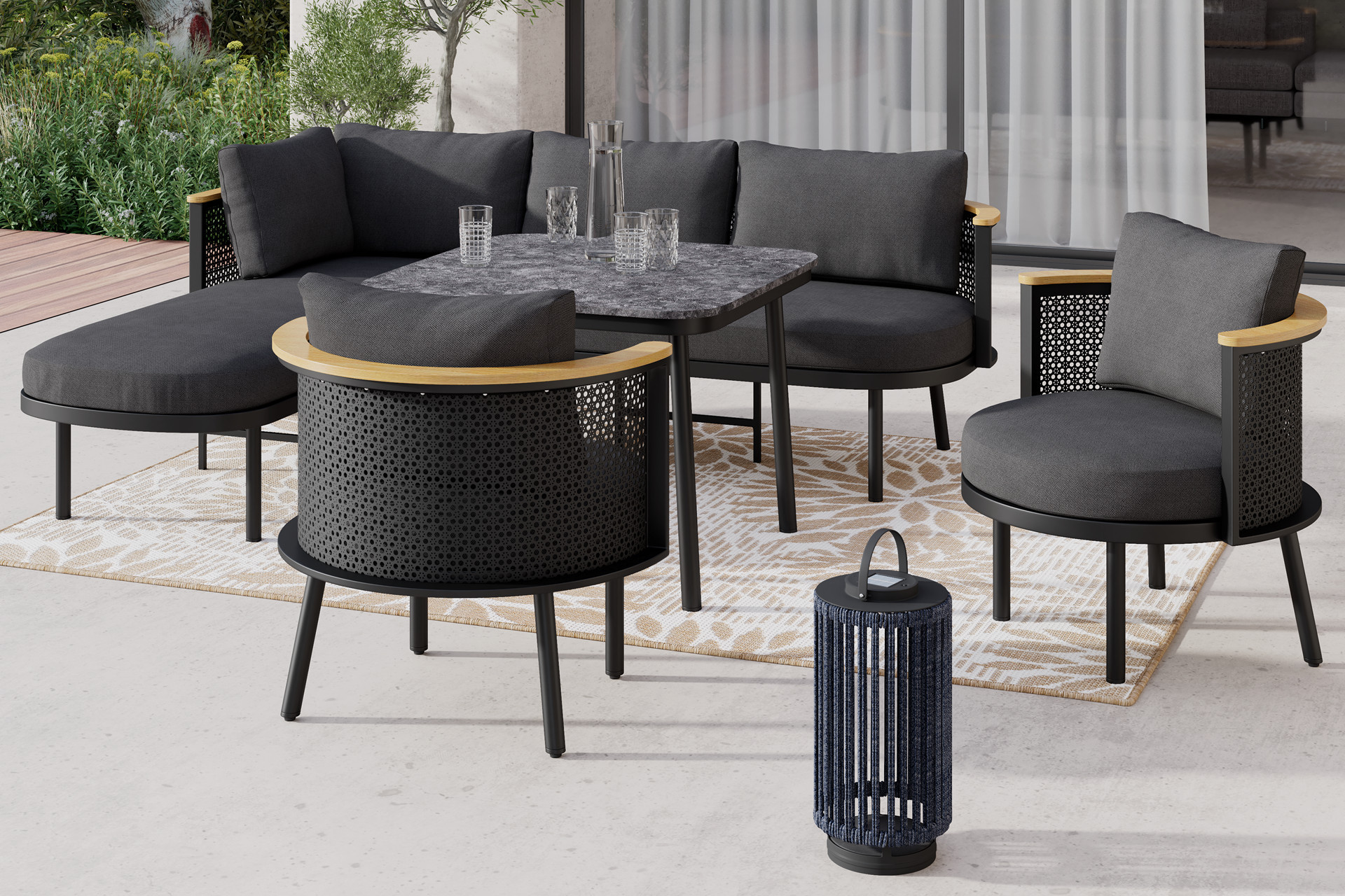 Dunkle Loungegarnituren mit grauen Auflagen, Loungesessel, hoher Tisch