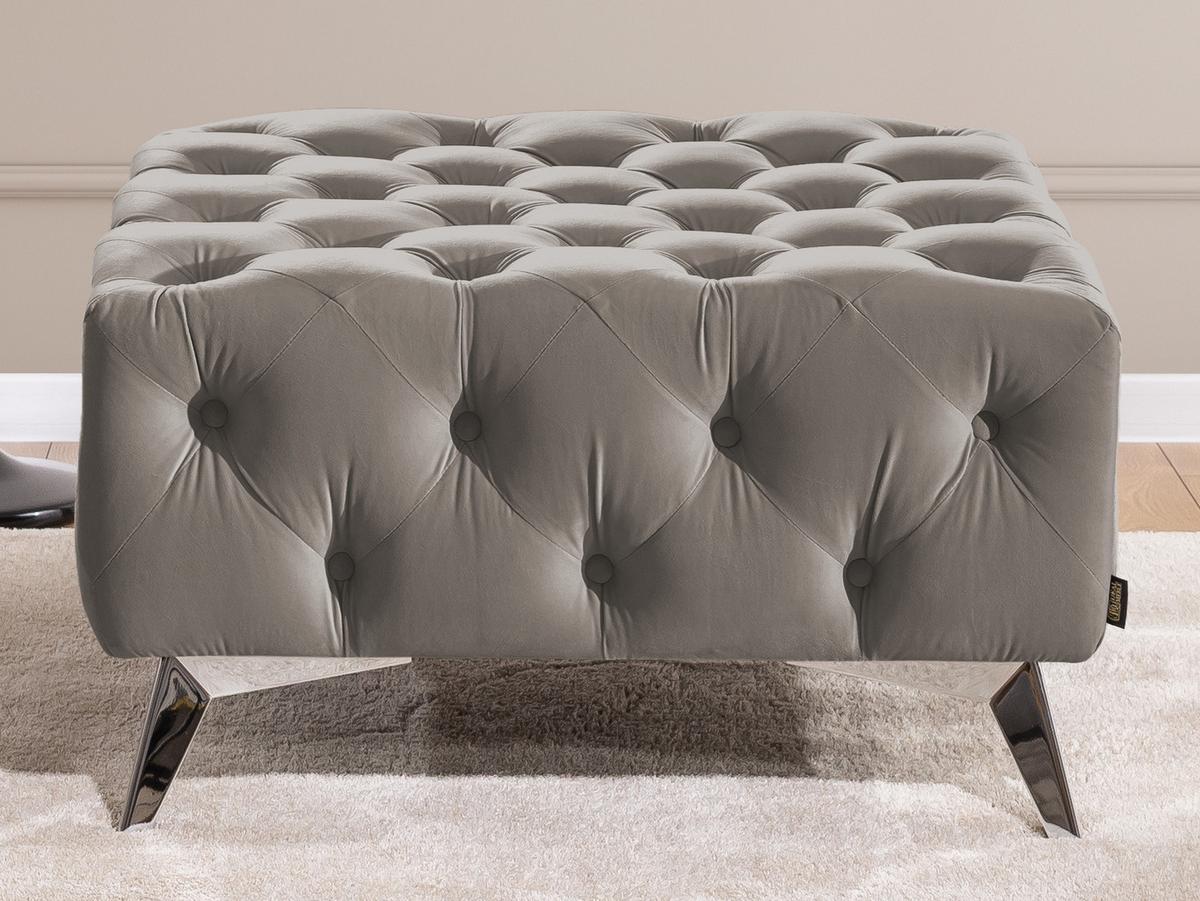 HOCKER Chesterfield Whitby Grau Samt mit silbernen Füßen - Silberfarben/Grau, Holz/Textil (80/45/80cm) - S-Style Möbel
