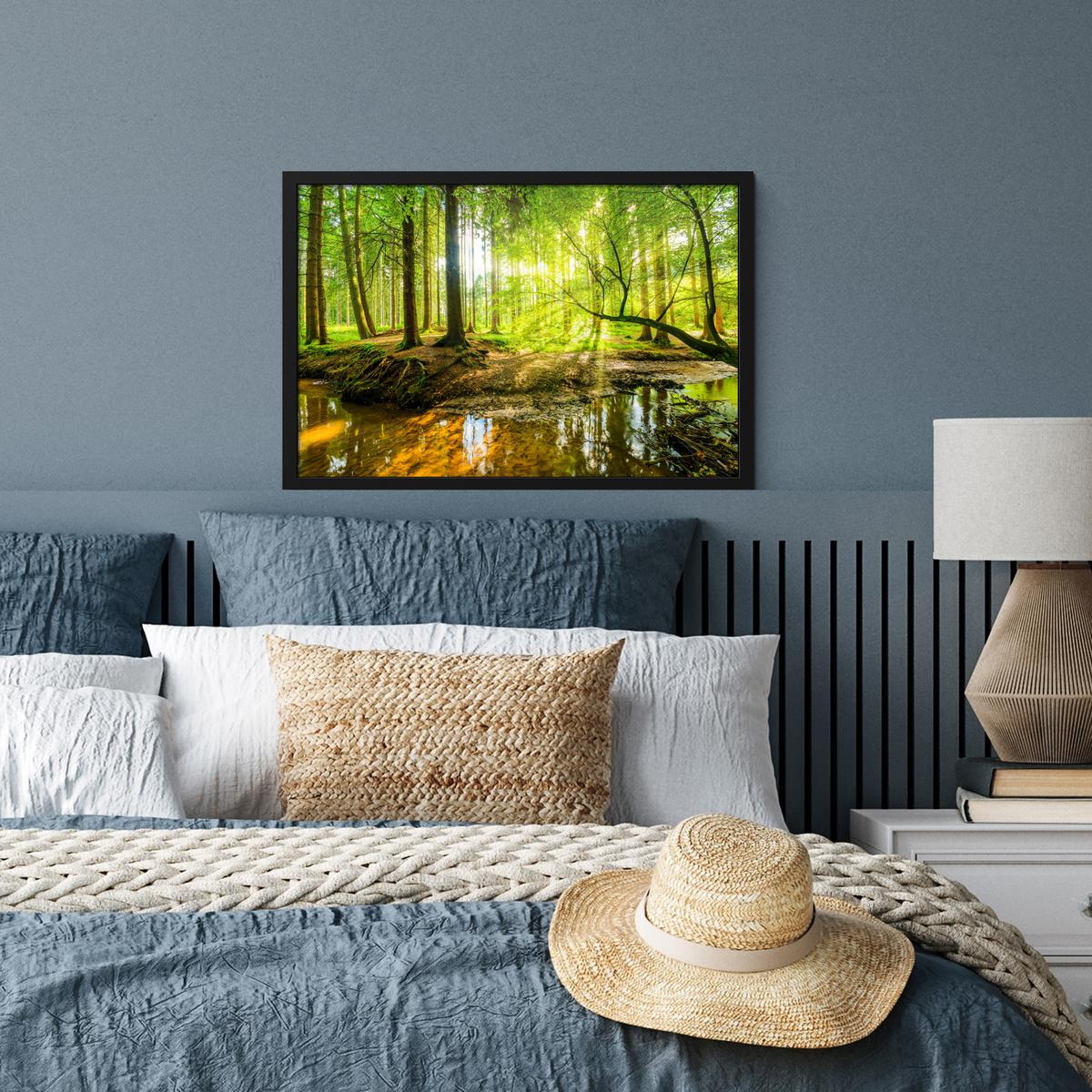 POSTER MIT RAHMENGERAHMTES BILD Wald - Landschaft - Wasser - Bäume - Sonne - Grün - Natur 60x40 cm - Grün, Papier (60/40cm) - MuchoWow
