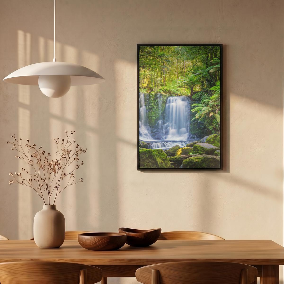 LEINWAND Bilder mit Rahmen - Dschungel - Wasserfall - Australien - Pflanzen - Natur - 40x60 - Dunkelgrün, Textil (40/60cm) - MuchoWow