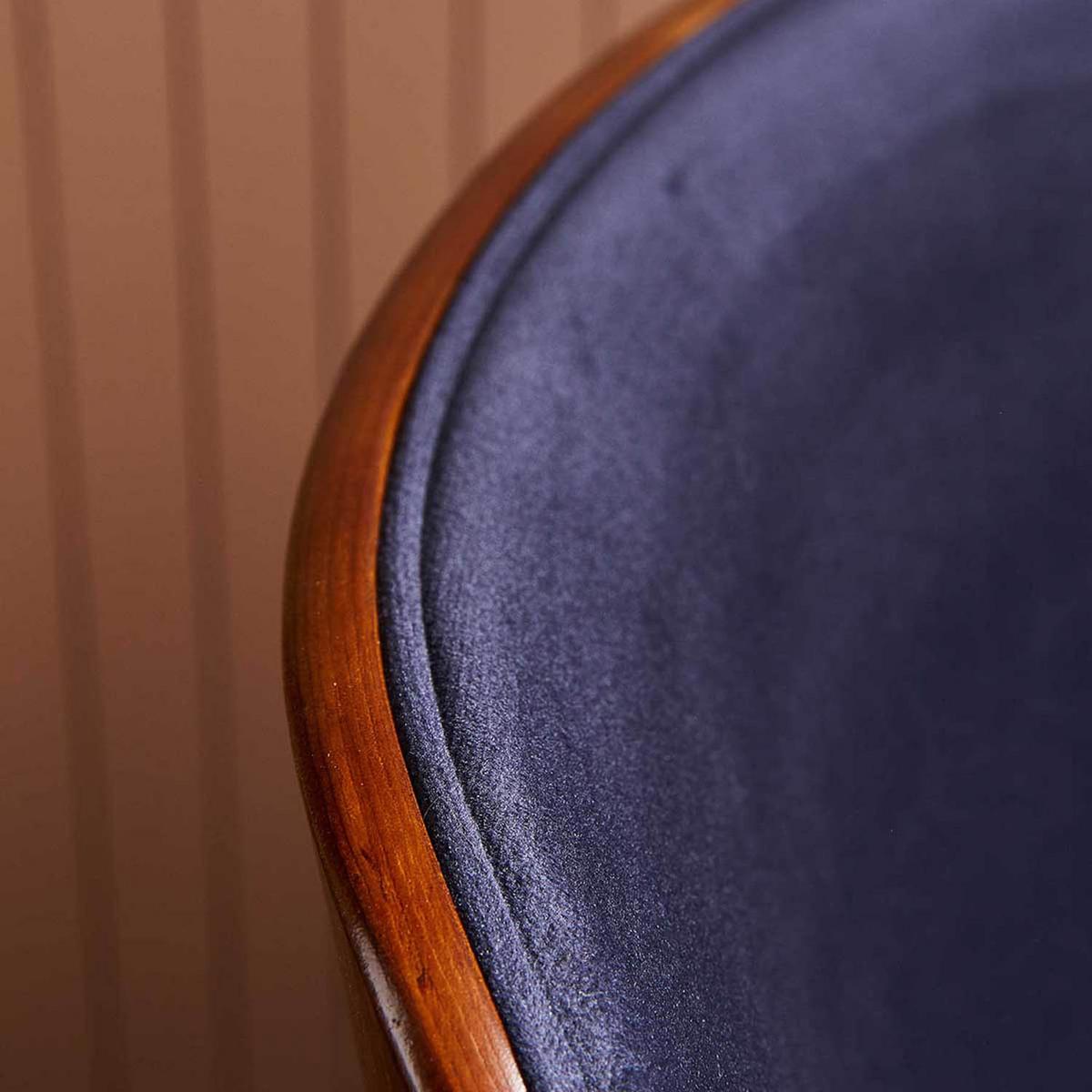 STUHL in Nussbaumoptik mit Sitzfläche aus Velours - Mannix - Blau, Holz (51/61/63.5cm) - Signature