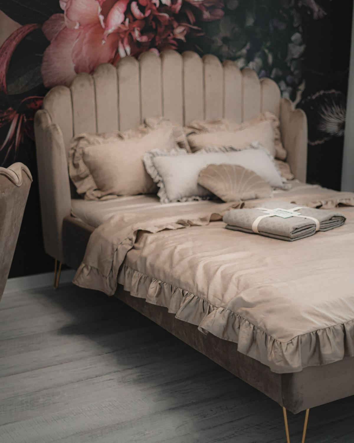 BETT mit Lattenrost 140/200 cm Samtstoff Taupe Ambillou - Taupe, Textil (140/200cm) - Beliani