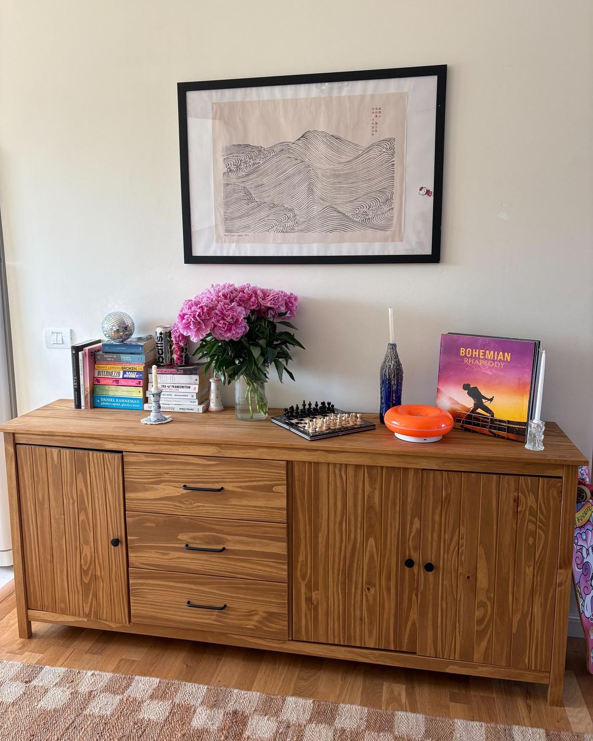 SIDEBOARD mit 3 Türen Kiefernholz Hellbraun Leonora - Hellbraun, Holz (190/80/40cm) - Beliani