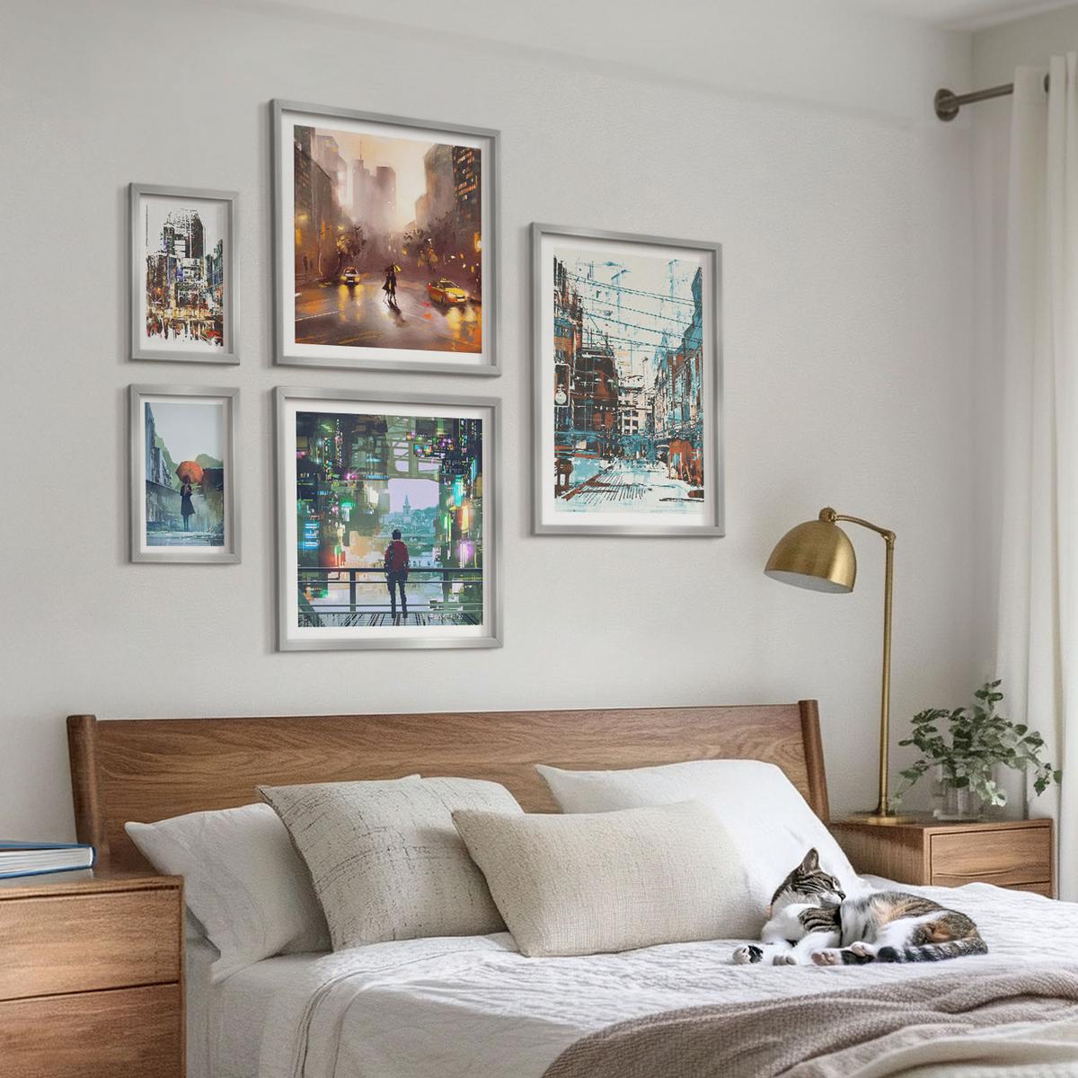 BILDER SET 5er Set - 50x50 cm & 20x30 cm & 40x60 cm Silberner Rahmen - Moderne, farbenfrohe Städte mit Charakteren - Silberfarben, Kunststoff (40/60cm) - TULUP