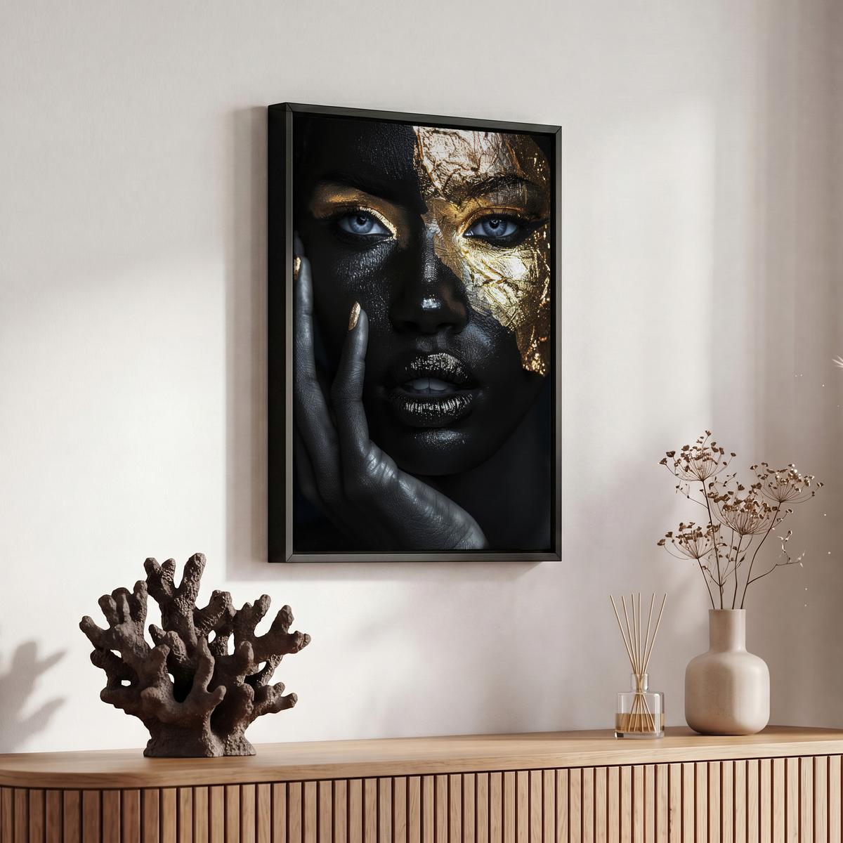 LEINWAND Bilder mit Rahmen - Frau - Gold - Porträt - Schwarz-Weiß - Luxus - 20x30 - Hellblau, Textil (20/30cm) - MuchoWow