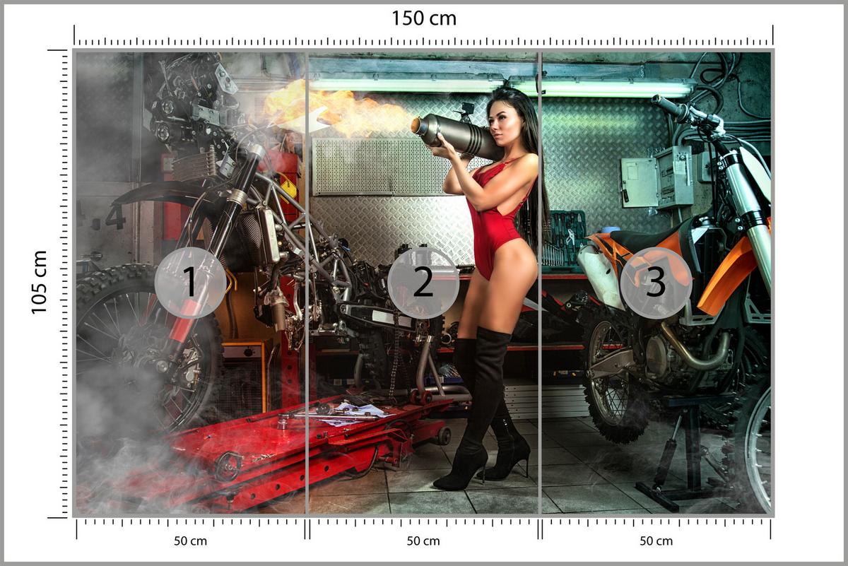 FOTOTAPETE Frau mit Brenner Garage Motorräder Werkzeuge 150x105 - Beige/Rot, Papier (150/105cm) - Muralo