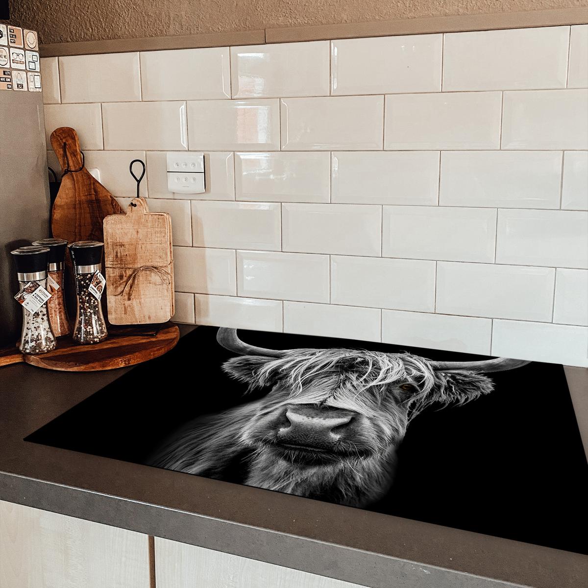 HERDABDECKPLATTE Schottischer Highlander - Hörner - Schwarz - Weiß - Kuh - Wild - Tiere Ceranfeldabdeckung 80x52 cm - Schwarz, Kunststoff (80/52/0.2cm) - MuchoWow