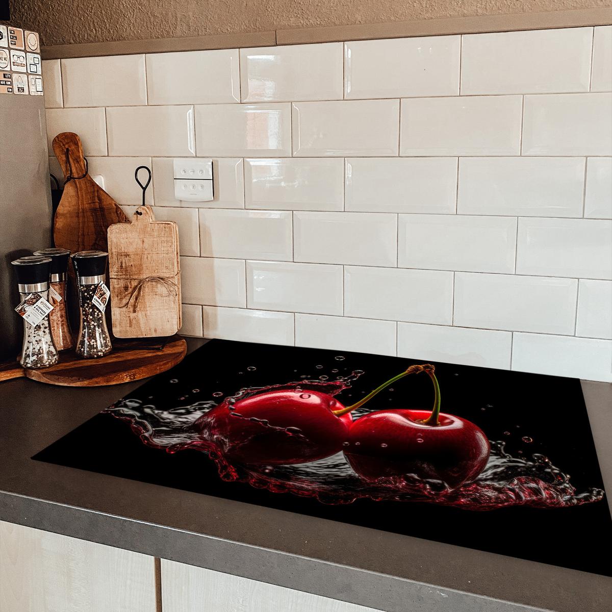 HERDABDECKPLATTE Kirsche - Rot - Frucht - Wasser - Schwarz Ceranfeldabdeckung 76x51.5 cm - Kirschrot, Kunststoff (76/51.5/0.2cm) - MuchoWow