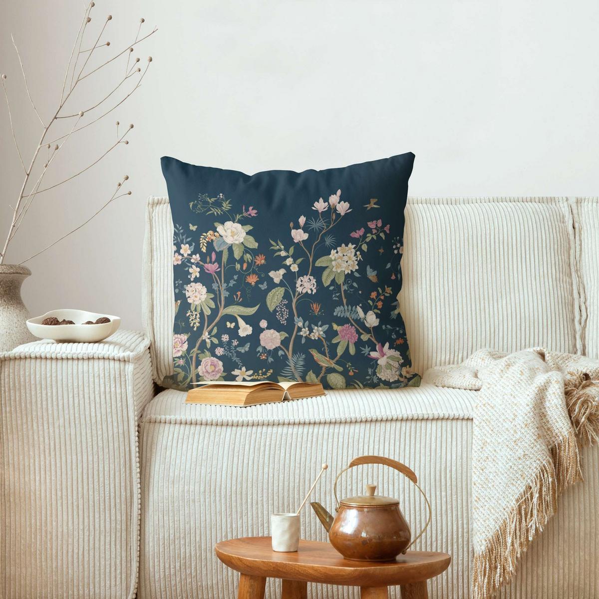 DEKOKISSEN Illustrierte Blumen Chinoiserie auf Dunkelblau 40/40 cm - Blau, Textil (40/40/10cm) - Bilderwelten
