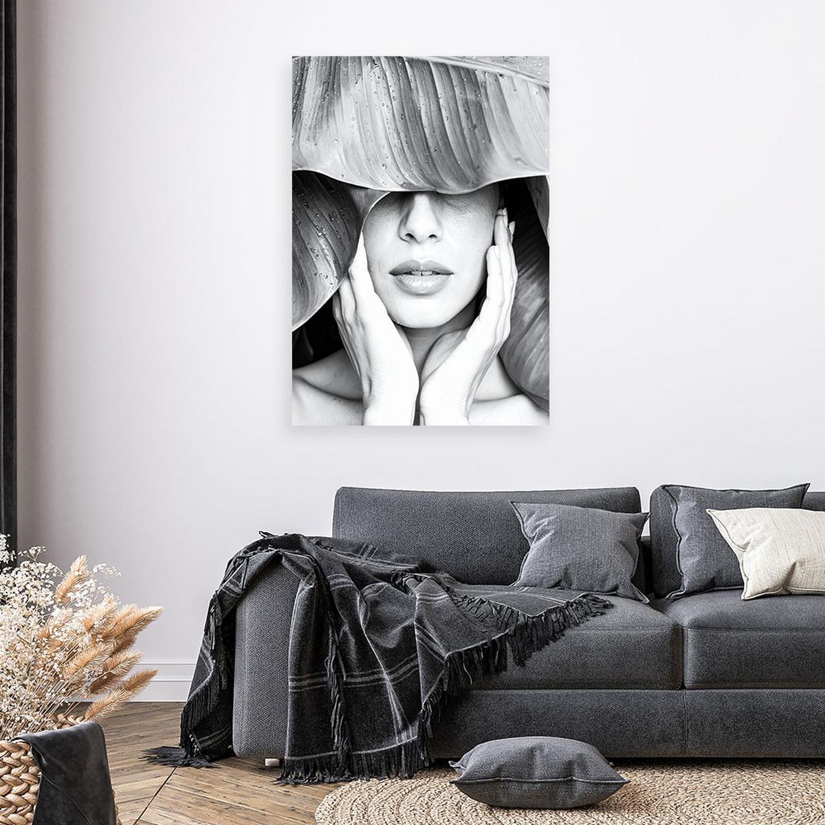 LEINWANDBILD Frau und Blätter auf dem Kopf 80x120cm - Grau, Textil (80/120cm) - Feeby