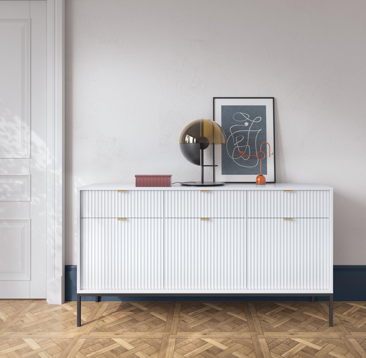 SIDEBOARD Eternas 3T 3S Weiß 154/83/39 cm – schwarze Füße, mit geriffelten Fronten - Schwarz/Weiß, Holzwerkstoff (154/83/39cm) - AX Living