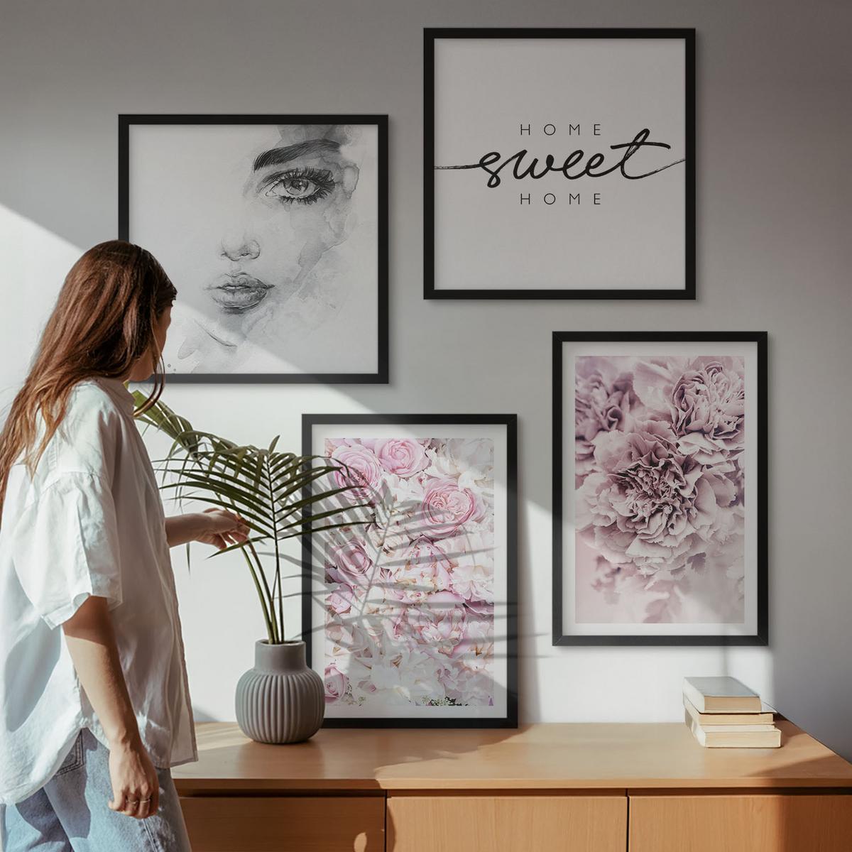 BILDER SET 4er Set - 50x50 cm & 40x60 cm Schwarzer Rahmen - Pfingstrosenporträt einer Frau zu Hause - Schwarz, Kunststoff (50/50cm) - TULUP