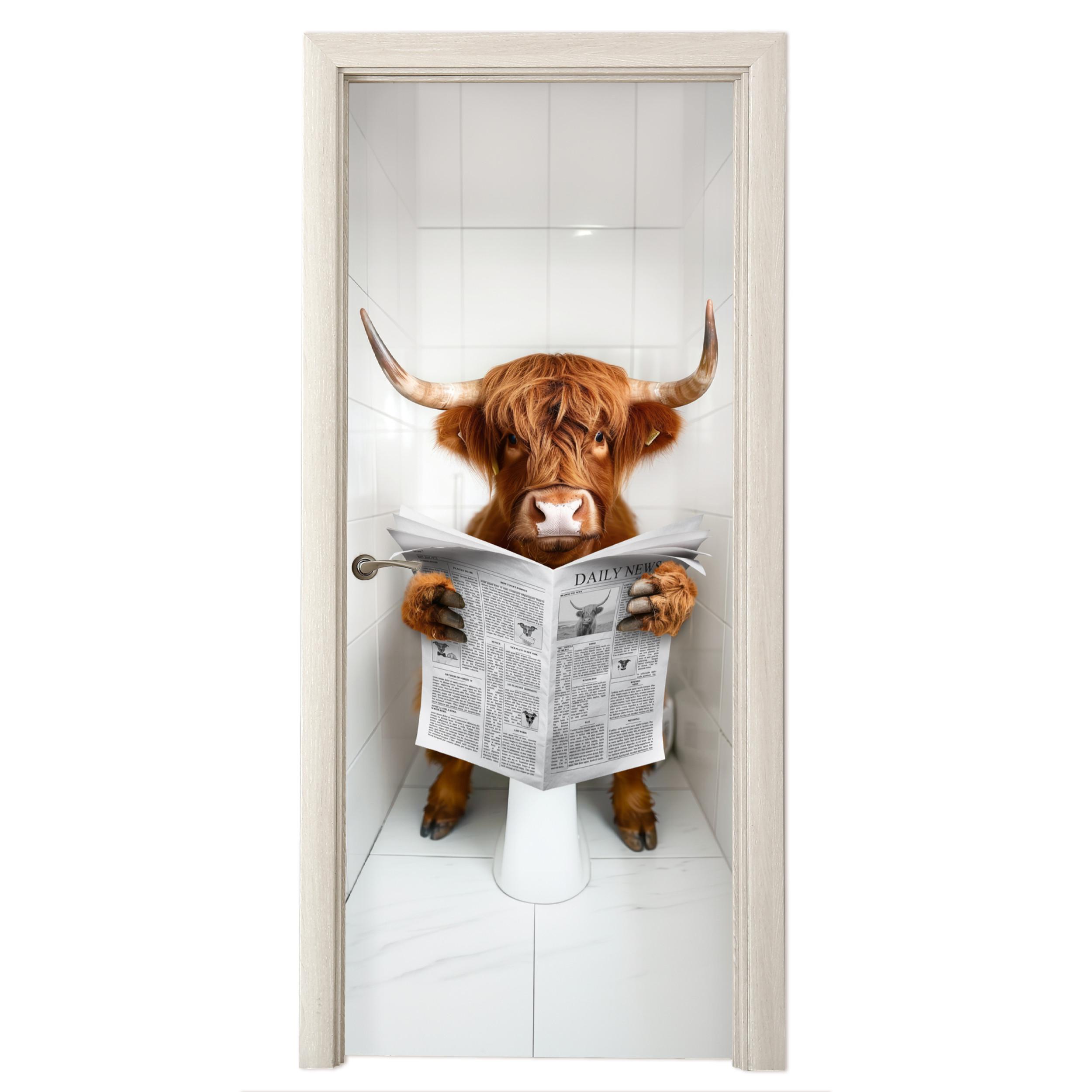 TÜRAUFKLEBER Scottish Highlander - Zeitung - WC - Tier 80x215 cm - Türtapete - Weiß, Kunststoff (80/0.1cm) - MuchoWow