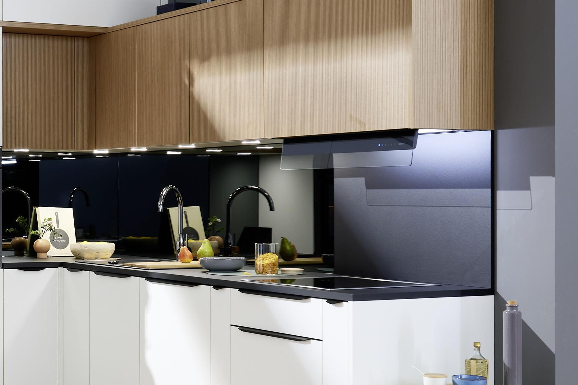 Platzsparender Unterbau-Dunstabzug von mömax