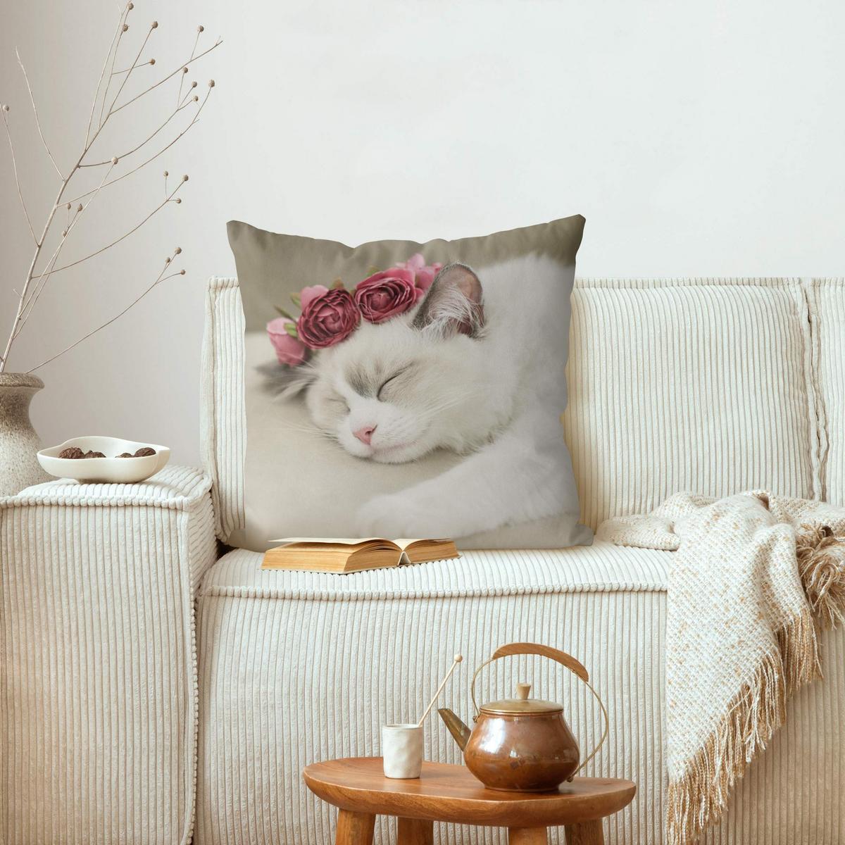 KISSENBEZUG Schlafende Katze mit Rosen 50/50 cm - Weiß, Textil (50/50cm) - Bilderwelten