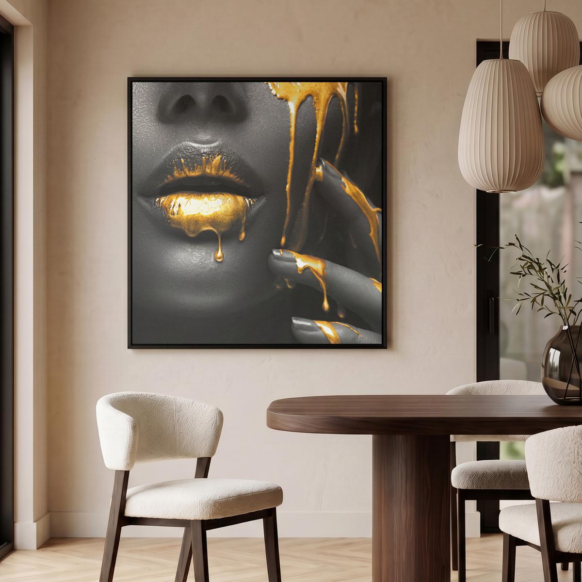 LEINWAND Bilder mit Rahmen - Frau - Schwarz - Gold - Gesicht - Lippen - 90x90 - Goldfarben, Textil (90/90cm) - MuchoWow