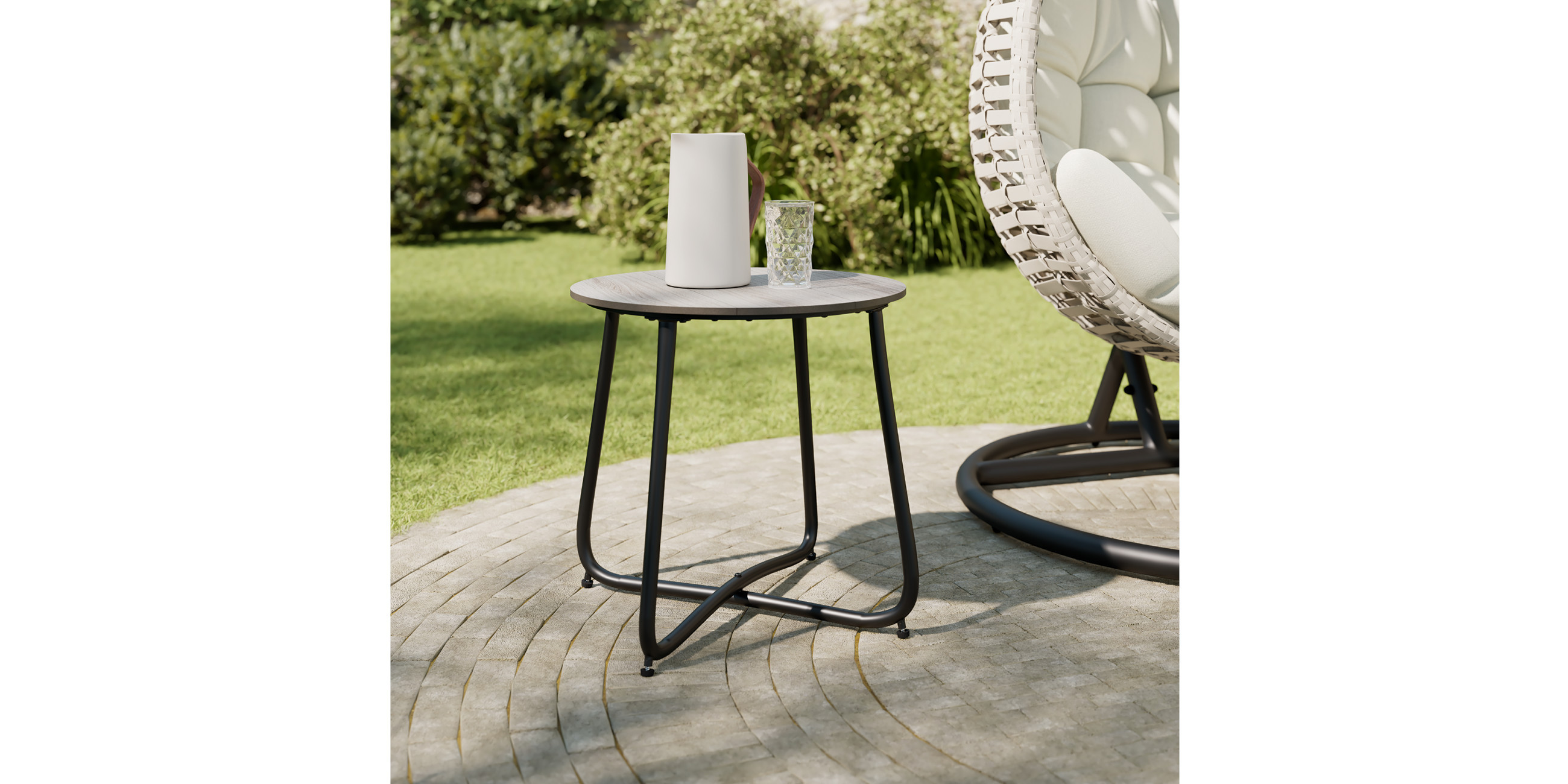 Runder Garten-Beistelltisch mit schwarzem Gestell und grauer Tischplatte