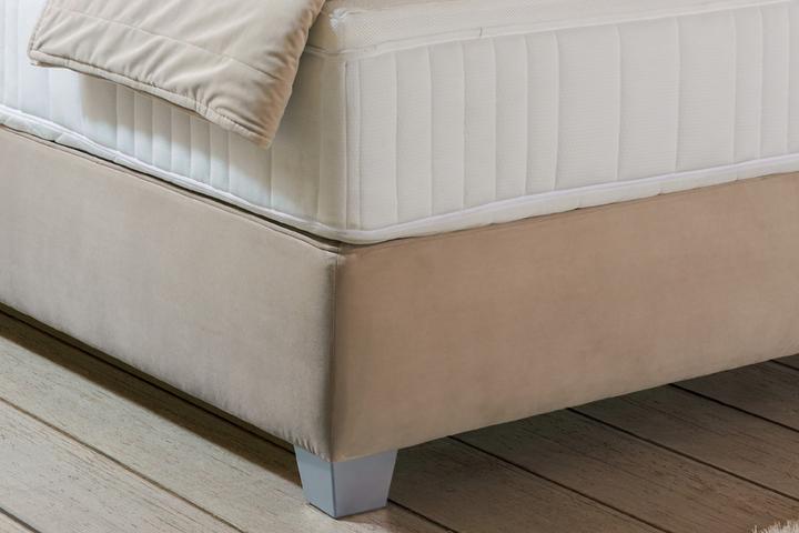 Boxspringbett Beige Bonellfederkern 7-Zonen Matratze Taschenfederkern Kaltschaumtopper Füße Silber Kunststoff